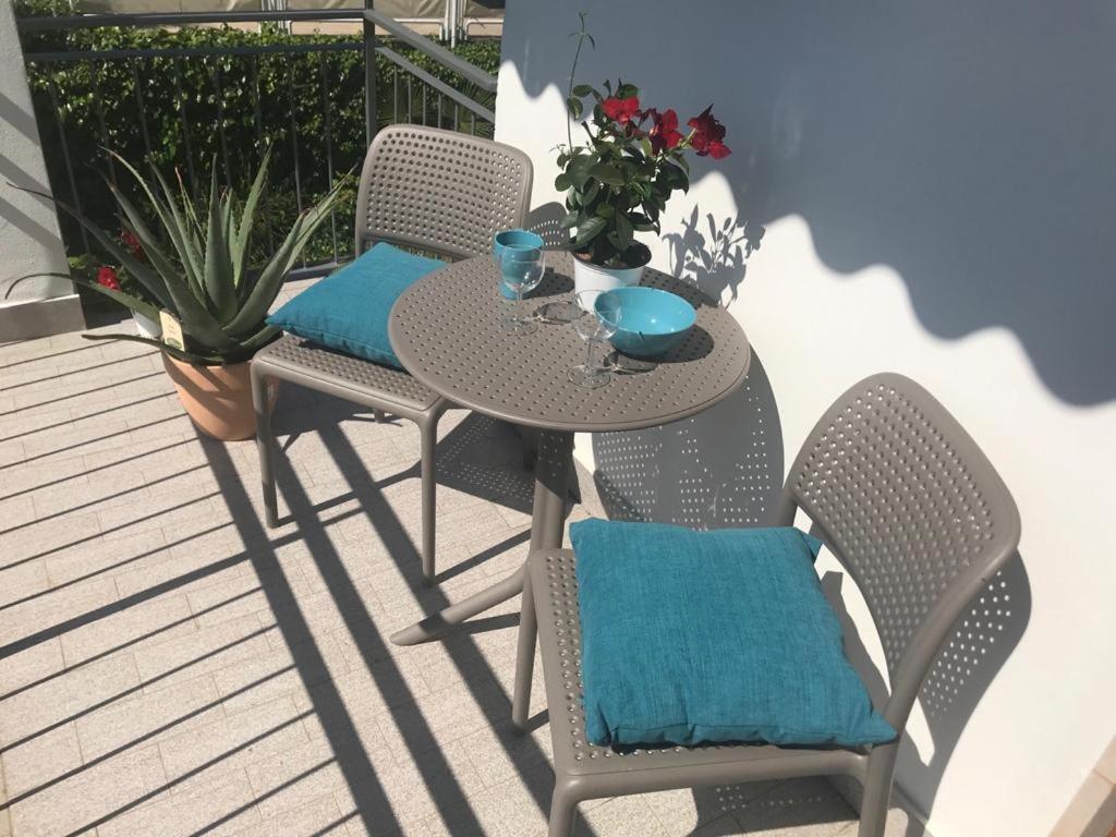 Blue Apartment - A Due Passi Dal Lago, Parcheggio Privato Lazise Exterior photo